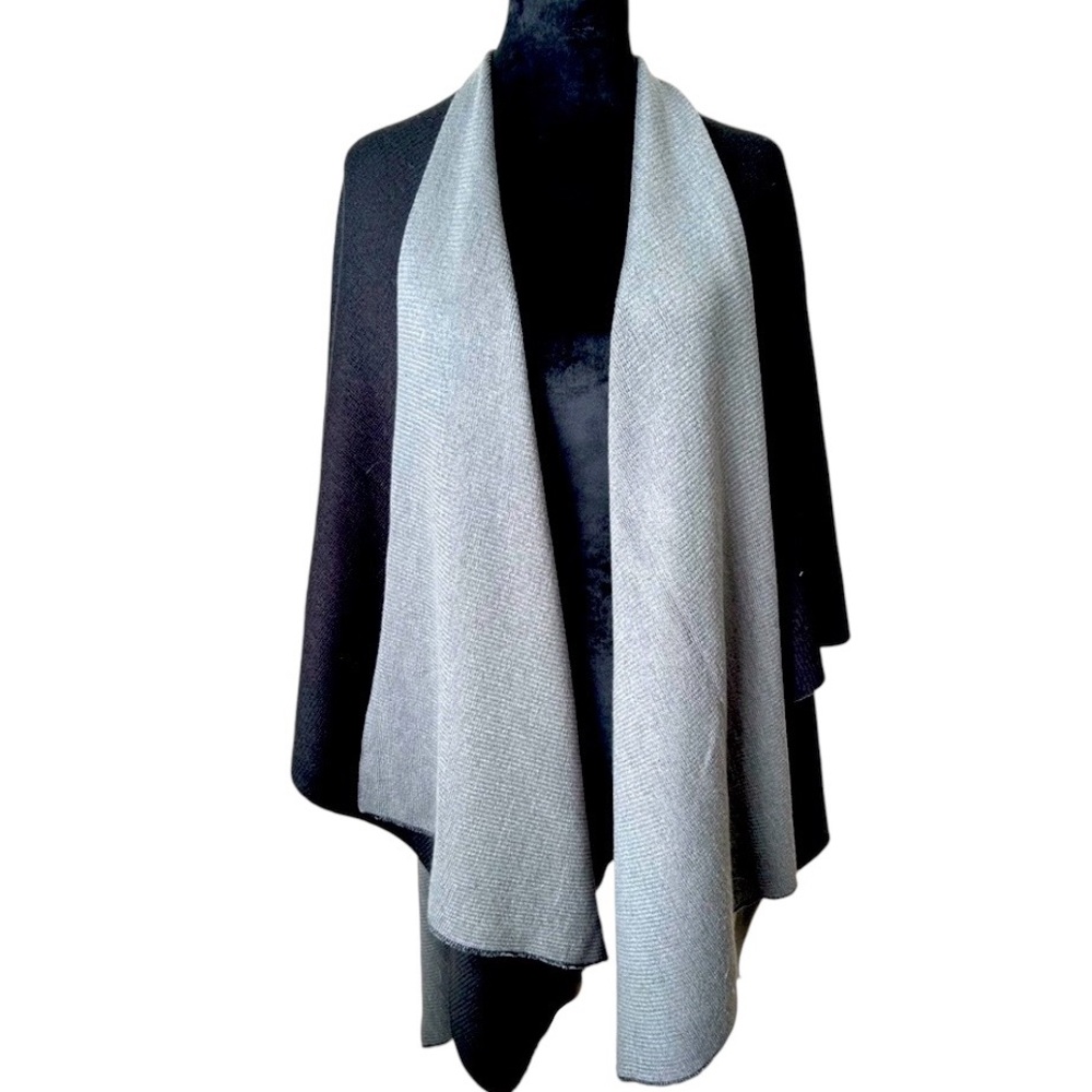 •Black and gray reversible sweater shawl